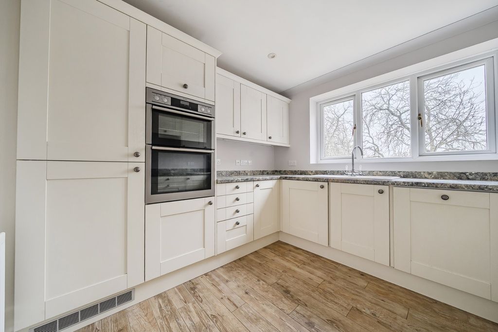 Property photo 3 of 18 Picture No. 15