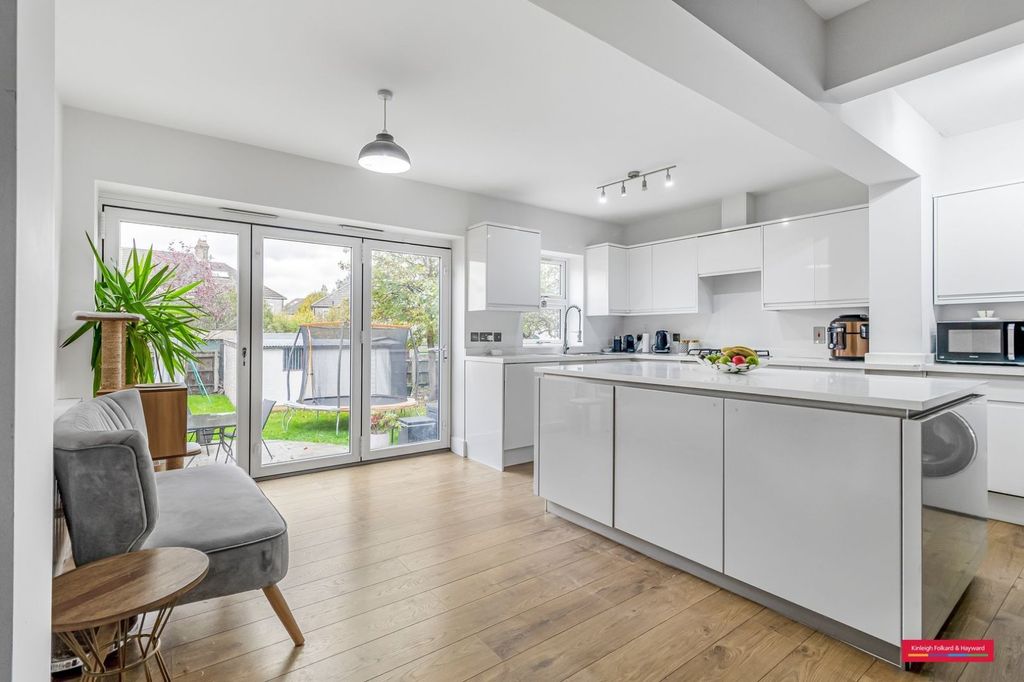 Property photo 3 of 25 Picture No. 14