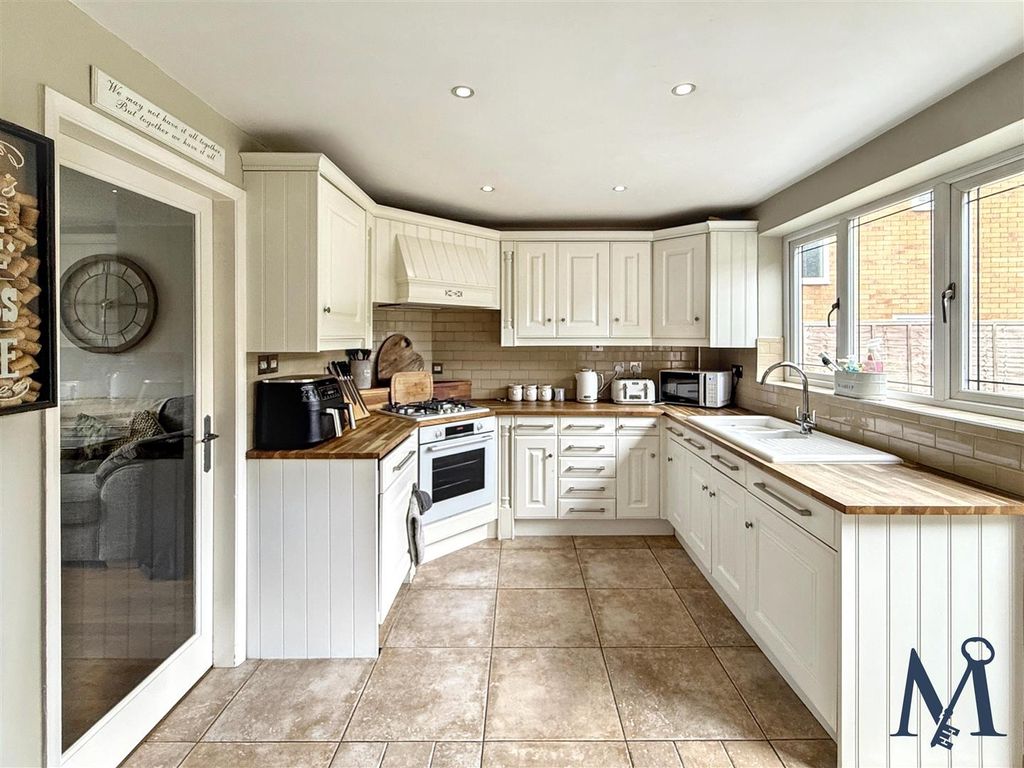 Property photo 3 of 20 Kitchen Diner