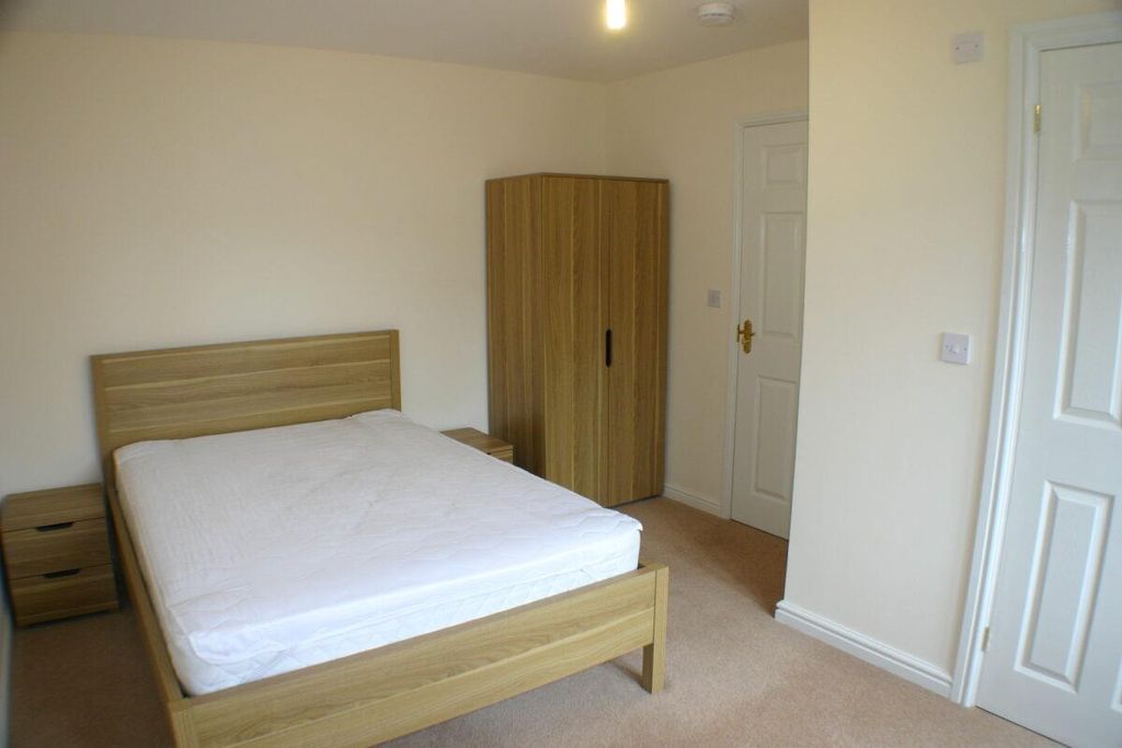 Property photo 2 of 6 Bedroom 5 Another Shot HMO Aylesbury.Jpeg