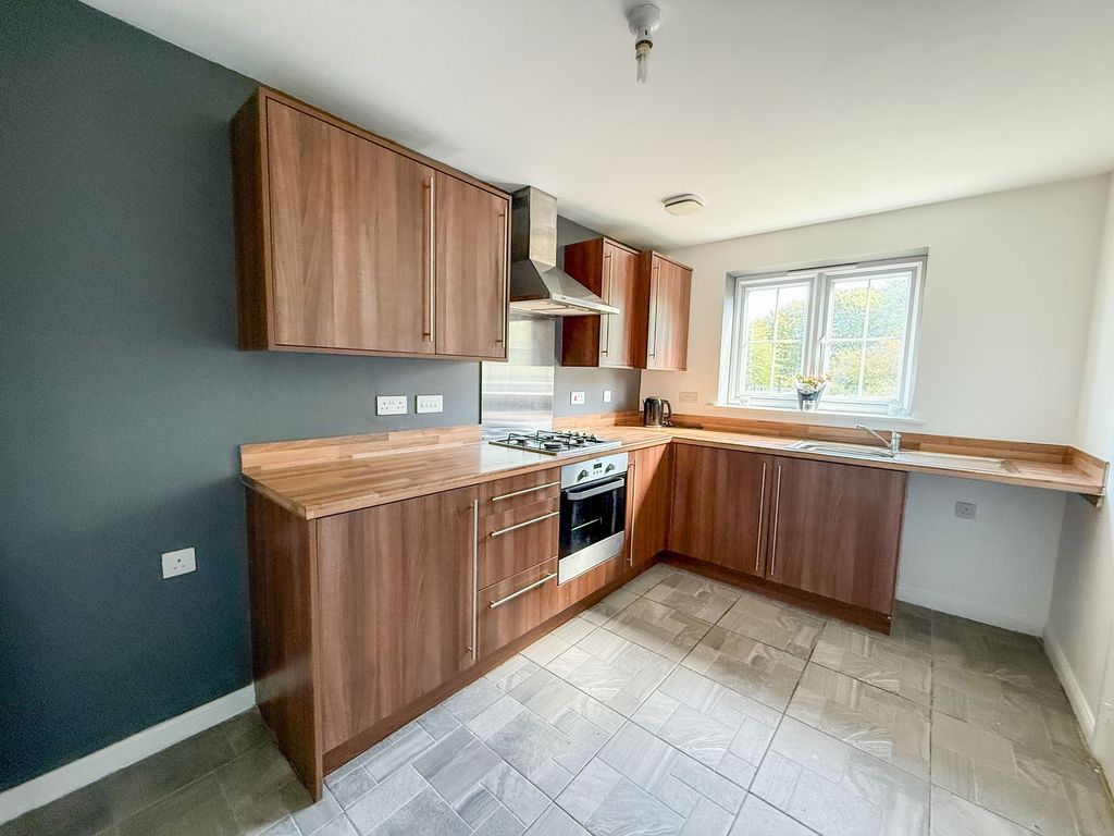 Property photo 3 of 12 Kitchen