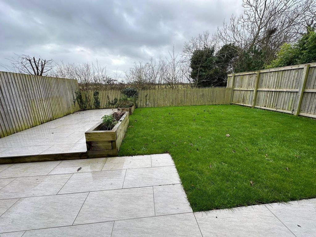 Property photo 2 of 13 Garden