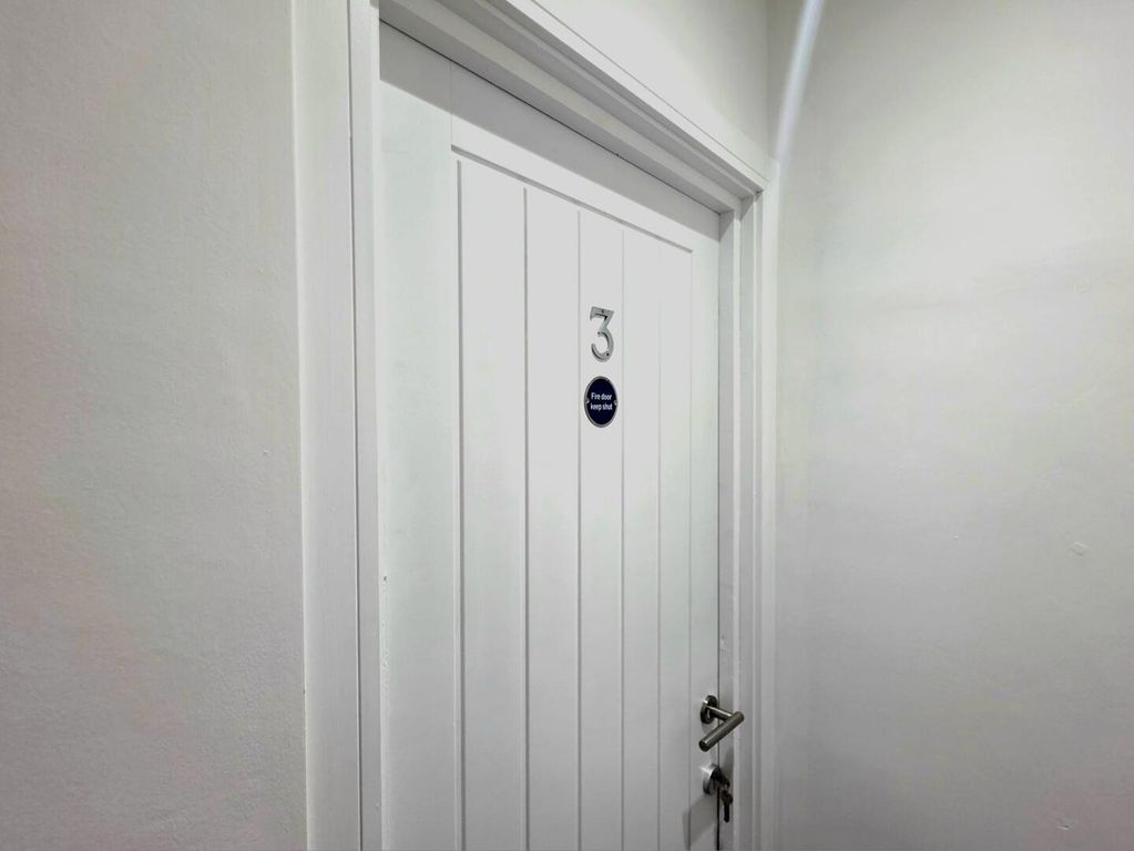 Property photo 2 of 9 Rooms 3 Entrance