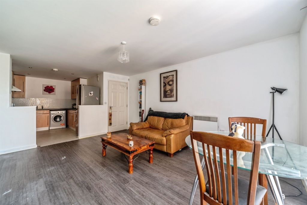 Property photo 3 of 20