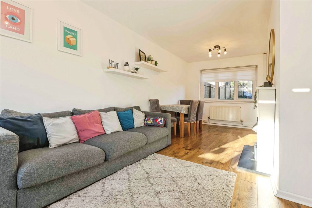 Property photo 2 of 17 Picture No. 15