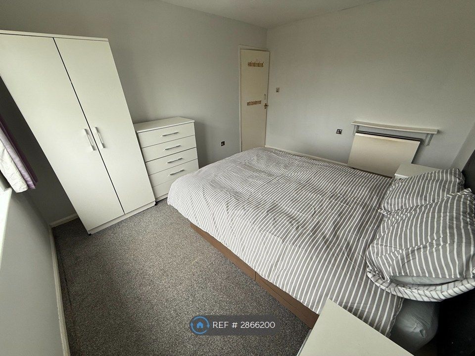 Property photo 3 of 7 Bedroom 1