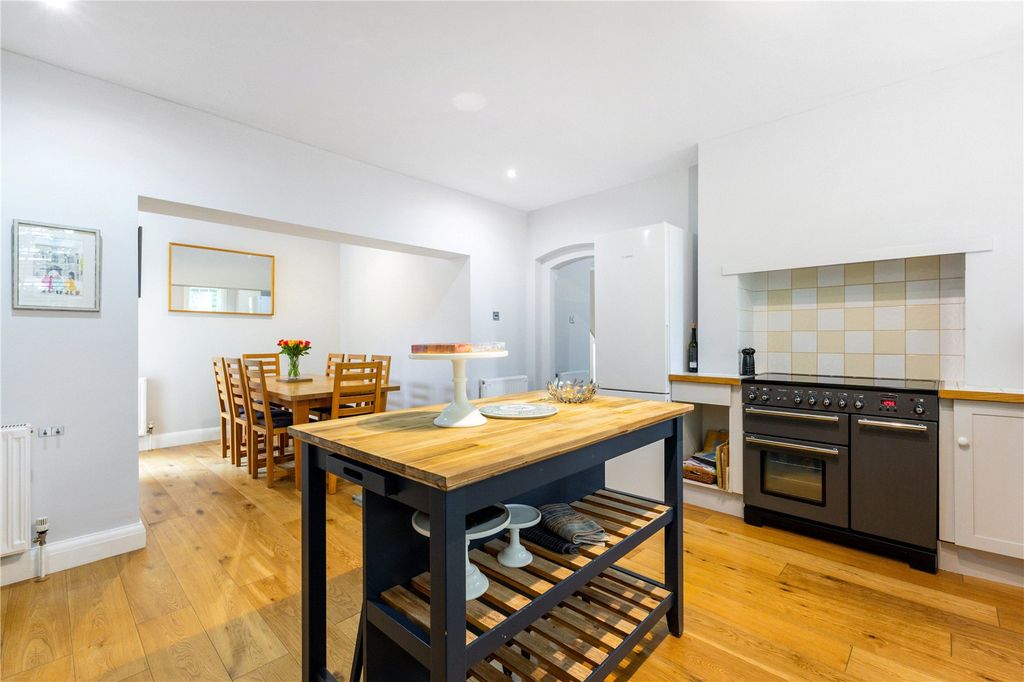Property photo 3 of 12 Kitchen/Dining