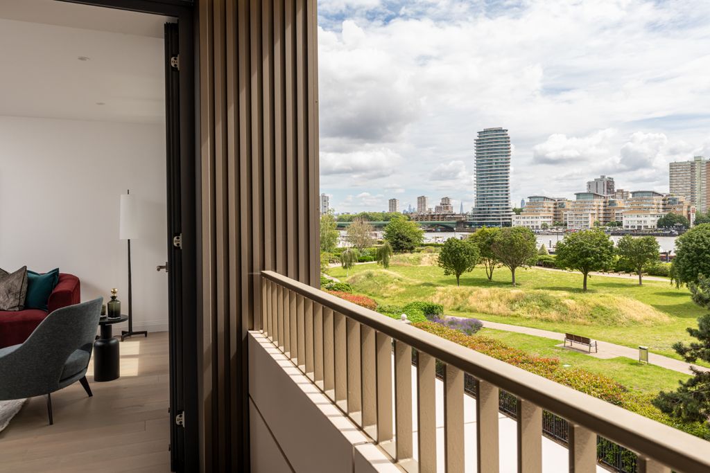 Property photo 2 of 18 Waterfront-Vr-15.Jpg