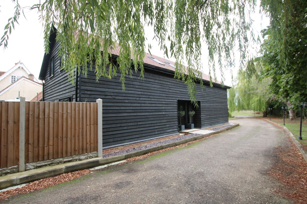 Property photo 2 of 6 Mottshallbarnc