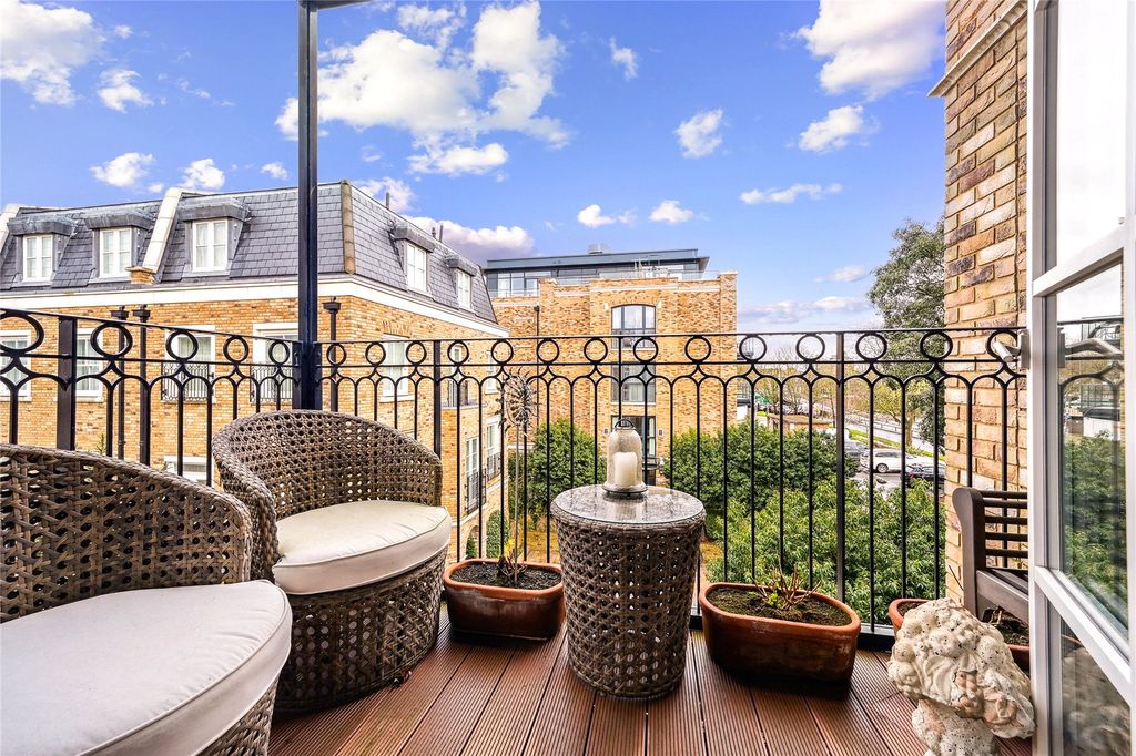 Property photo 2 of 12 Balcony