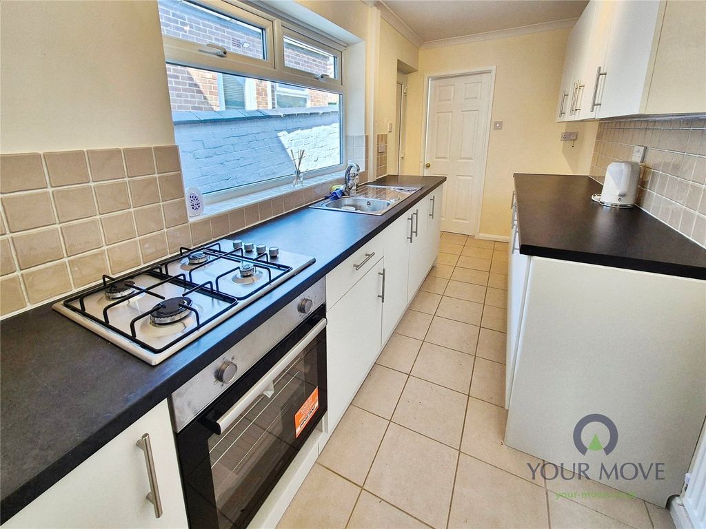 Property photo 3 of 10 Kitchen