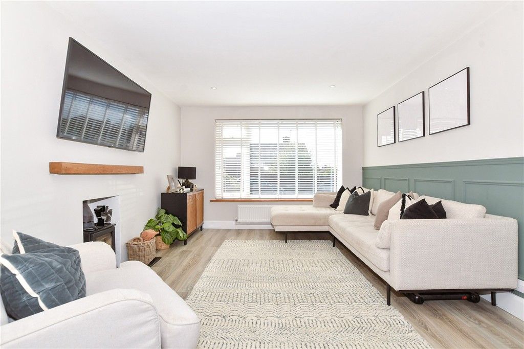 Property photo 2 of 12 Lounge