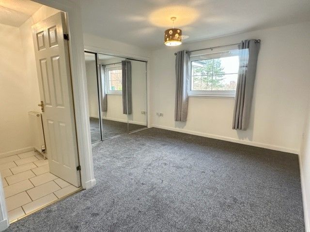 Property photo 3 of 8 Master Bedroom