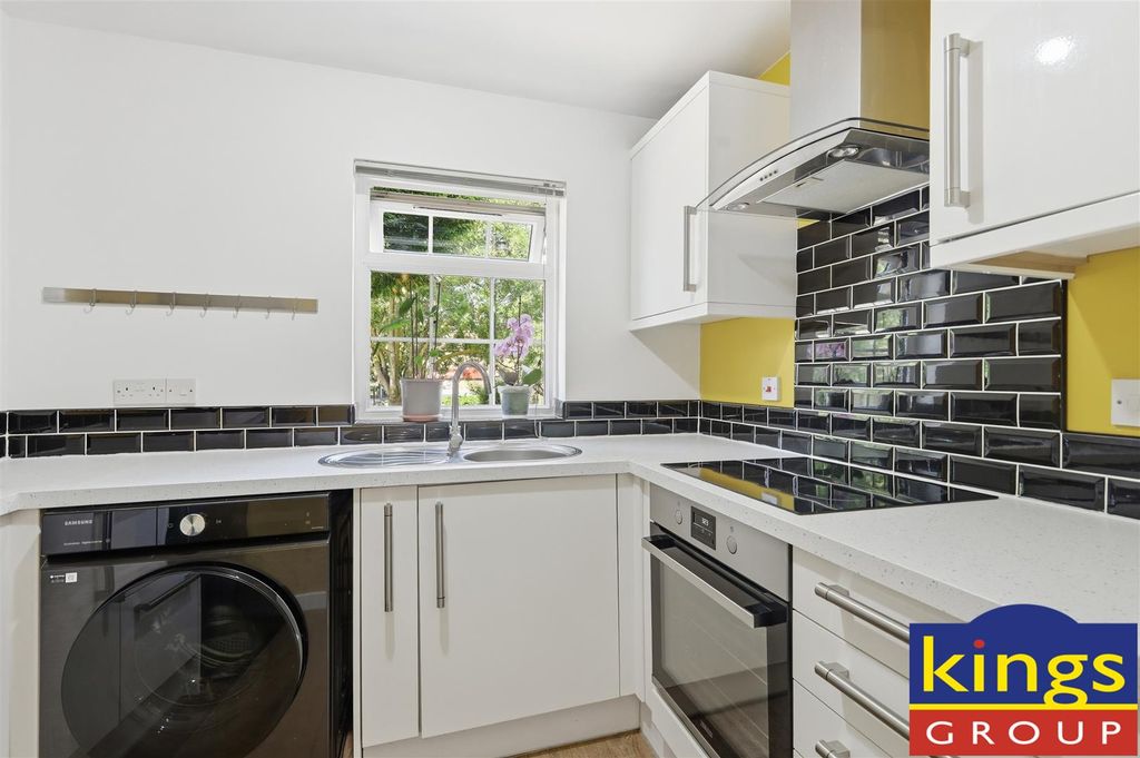 Property photo 3 of 25
