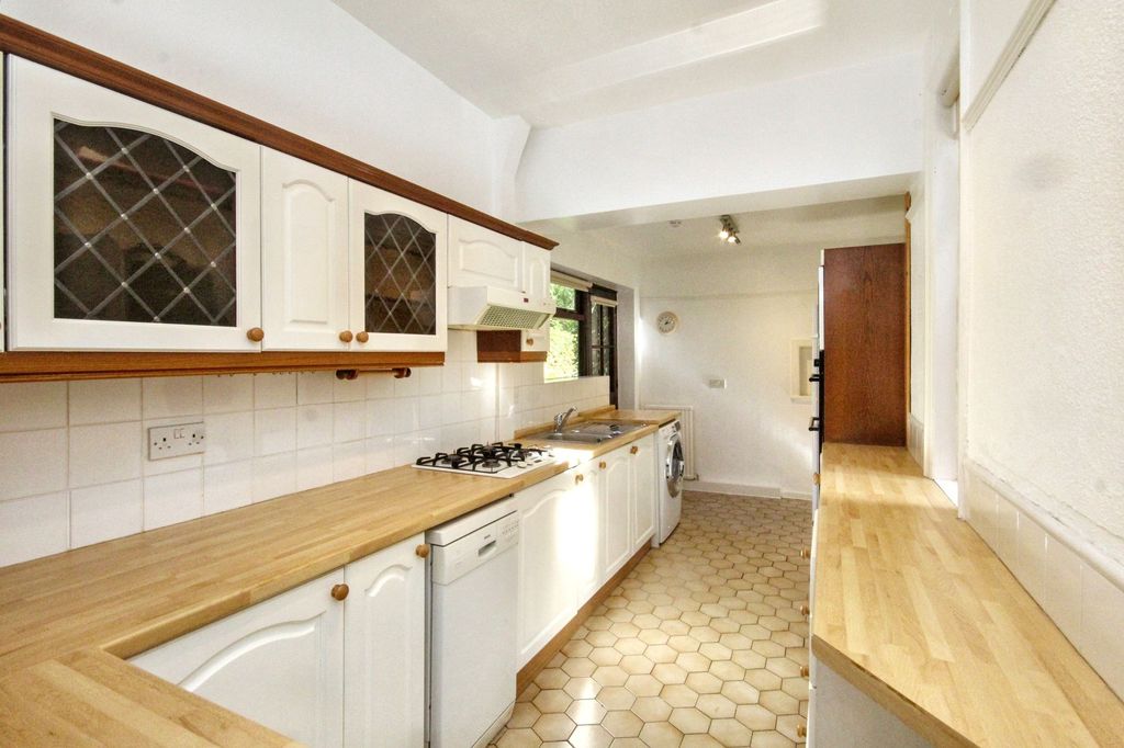 Property photo 3 of 32