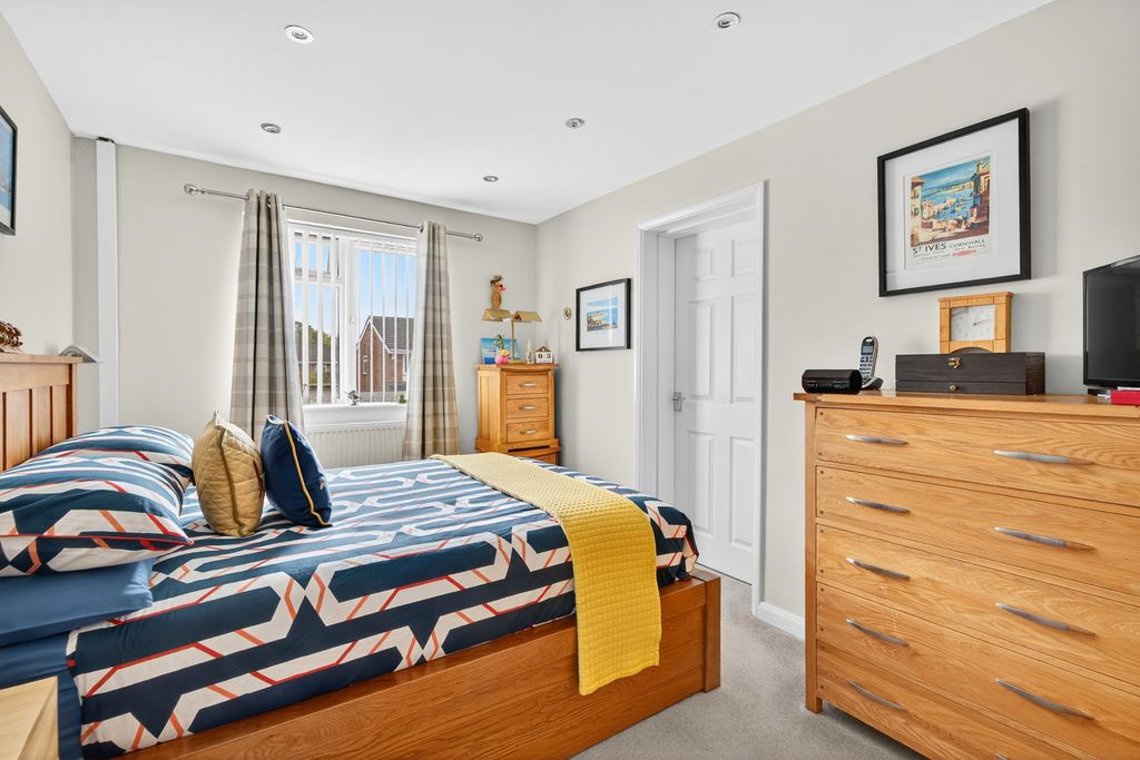 Property photo 2 of 33