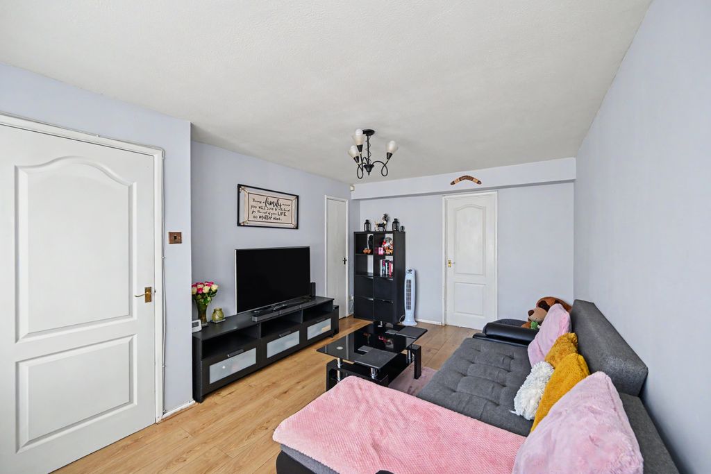 Property photo 2 of 20