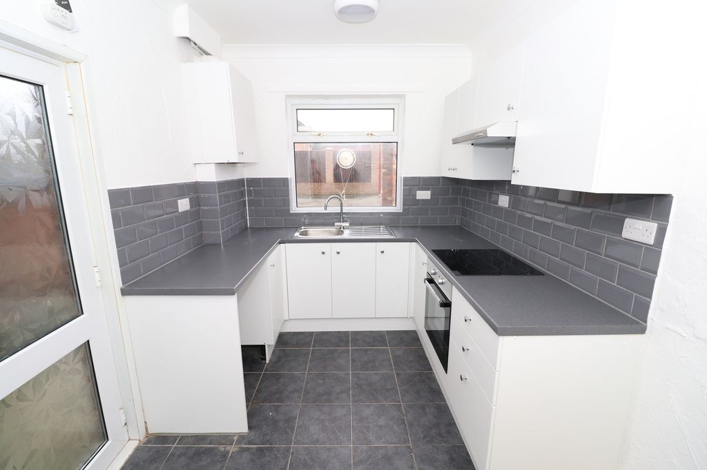 Property photo 1 of 6 Kitchen