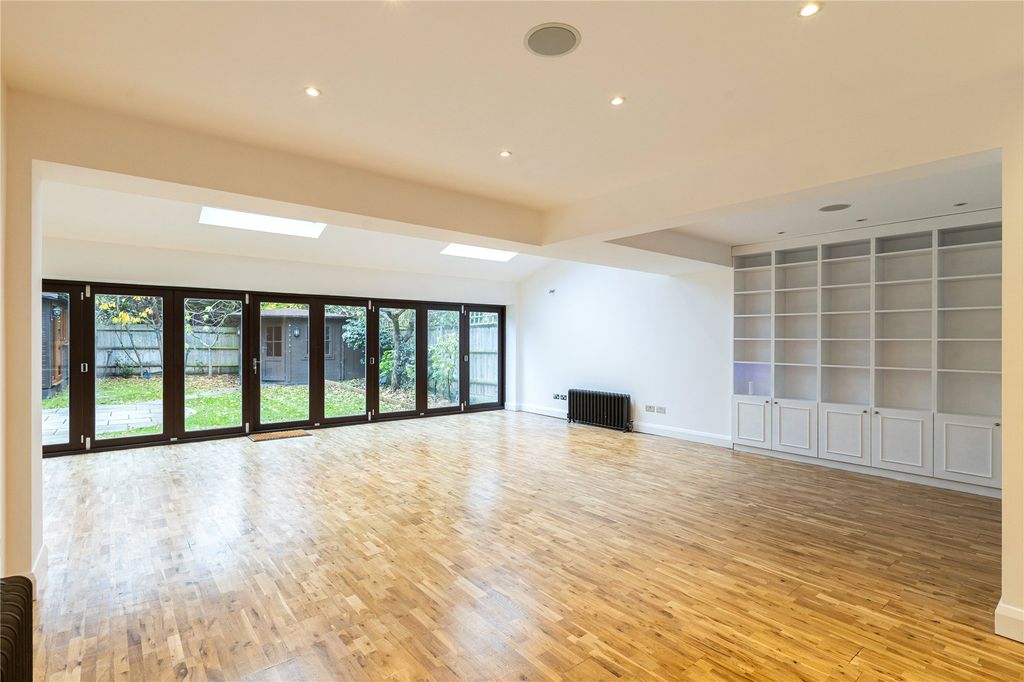 Property photo 2 of 17 Picture No. 21