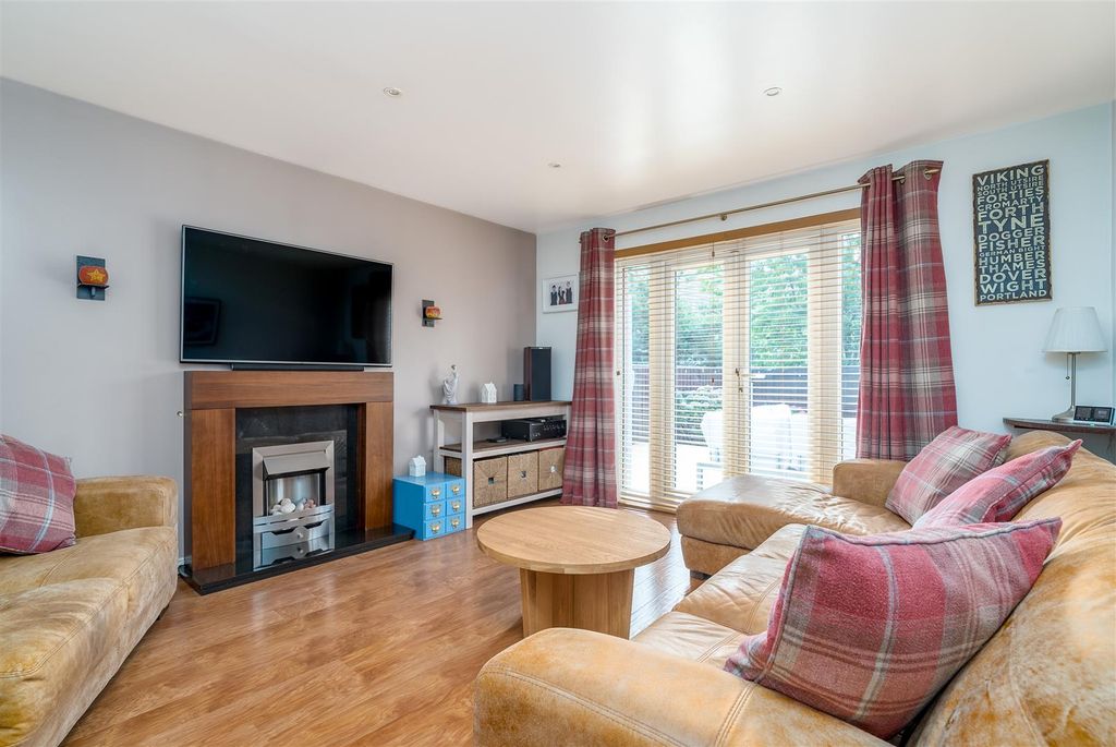 Property photo 3 of 17 33_Hallydown_Crescent_Eyemouth-05.Jpg