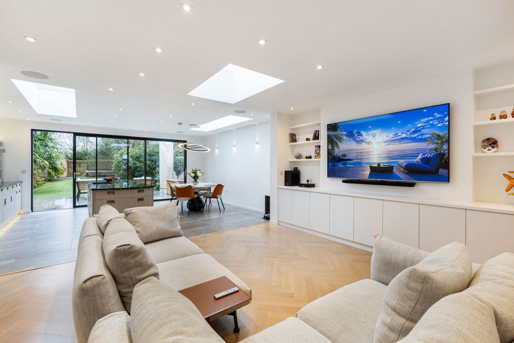 Property photo 2 of 18