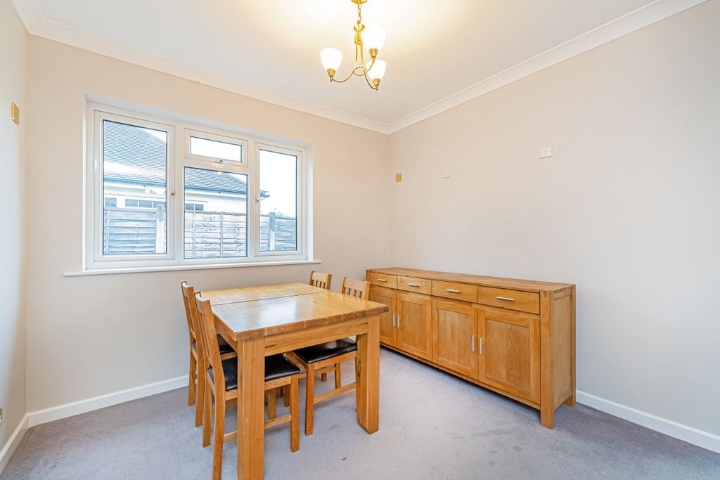 Property photo 2 of 14 28, Lime Grove, Twickenham, Greater London Tw1 1El