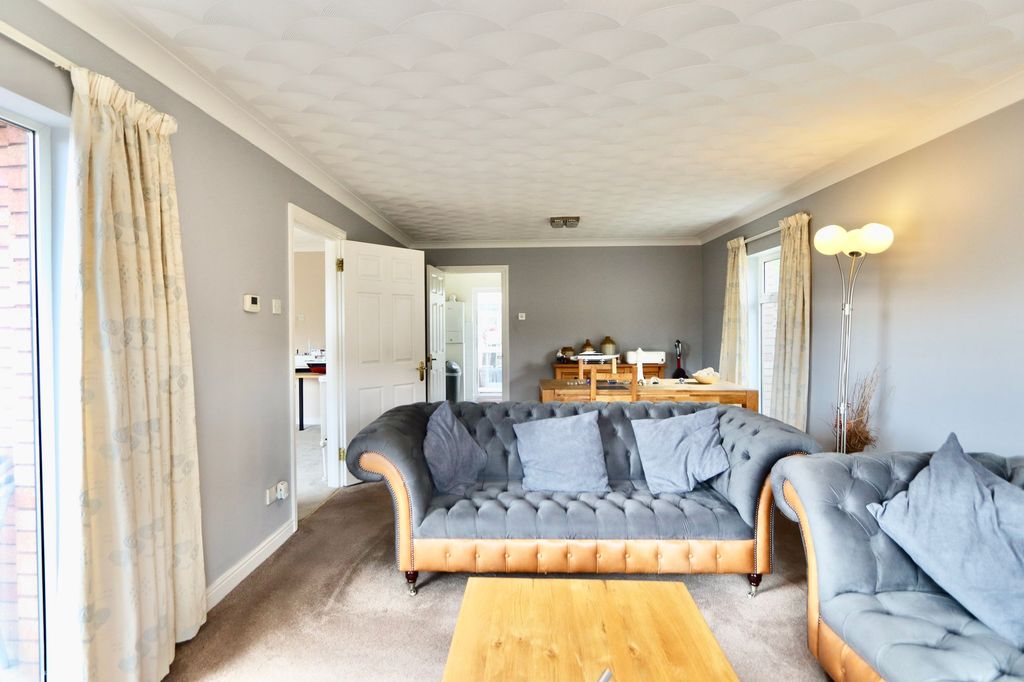 Property photo 3 of 36