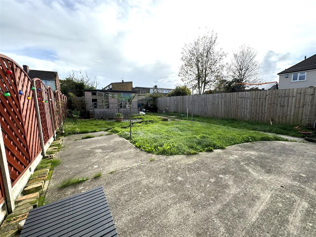 Property photo 3 of 12 Garden