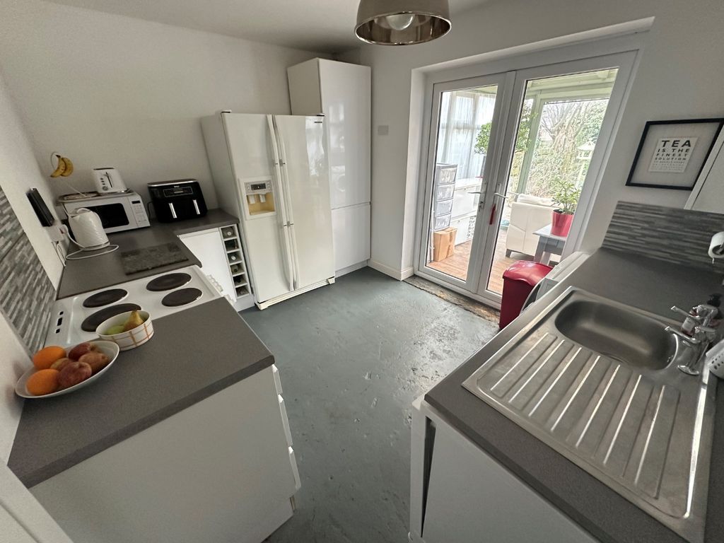 Property photo 2 of 17 4069054