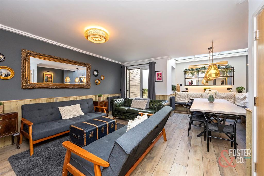 Property photo 3 of 22 New England Street, New England House, 17-016.Jpg