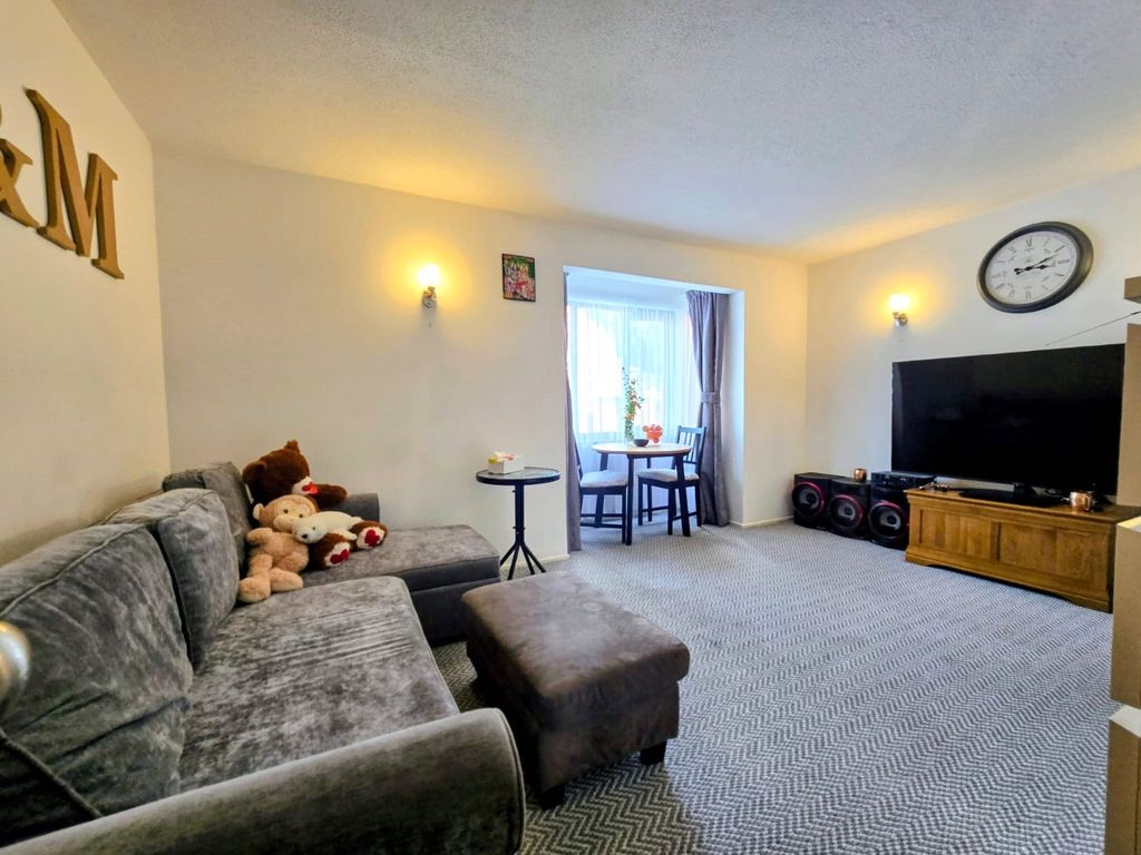 Property photo 1 of 5 Lounge (2)