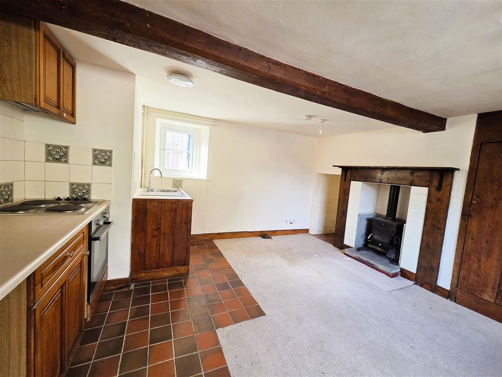 Property photo 3 of 7 28 Sv - Lounge.Jpg