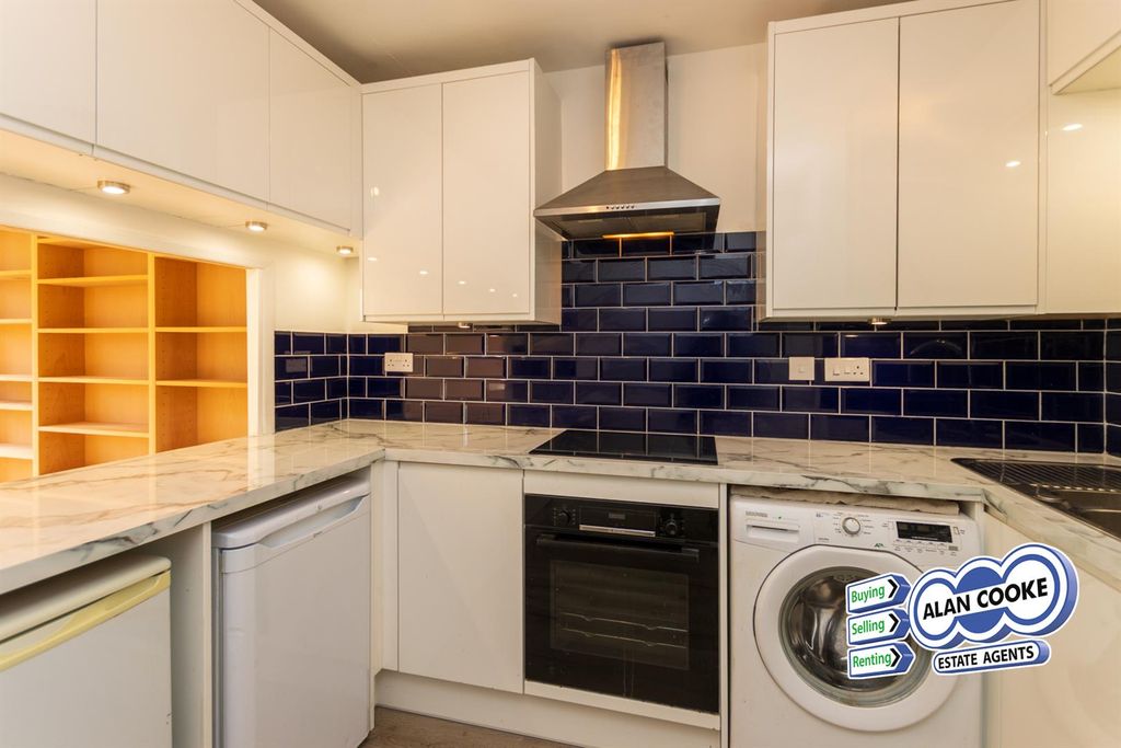 Property photo 3 of 8 Kitchen