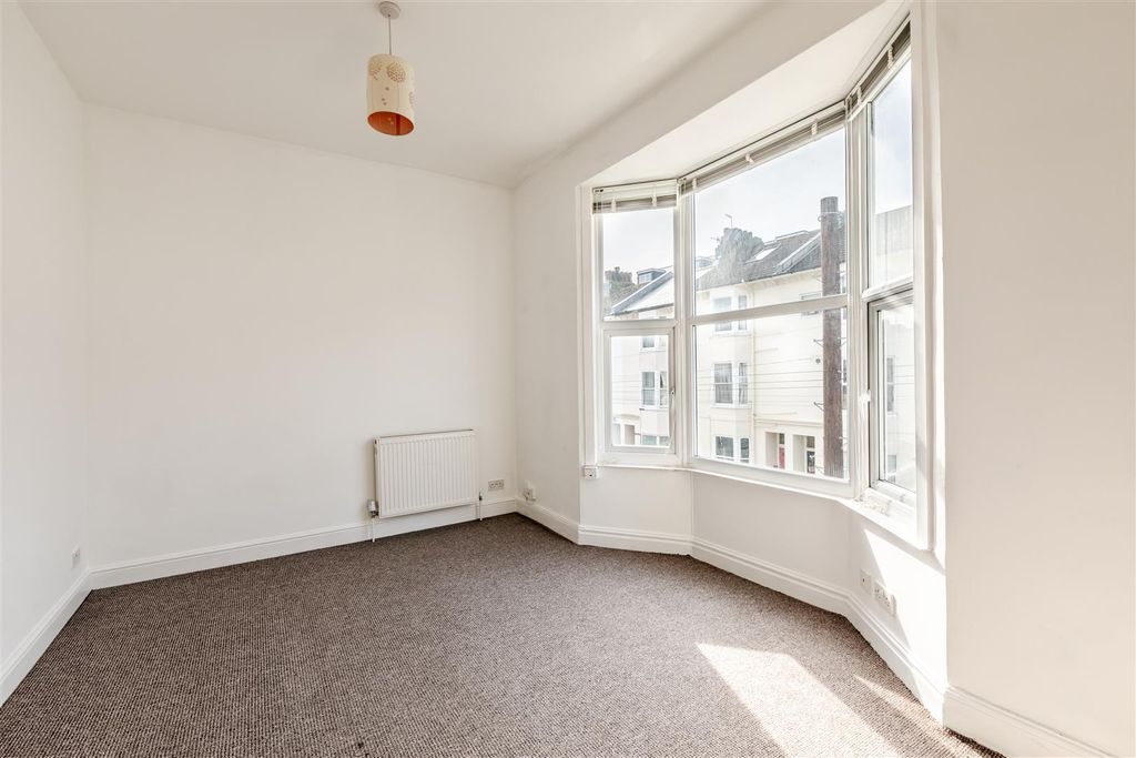 Property photo 2 of 6 Studio