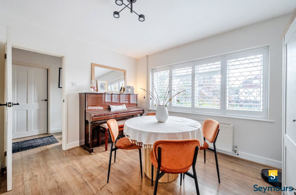 Property photo 3 of 21 Dining Room