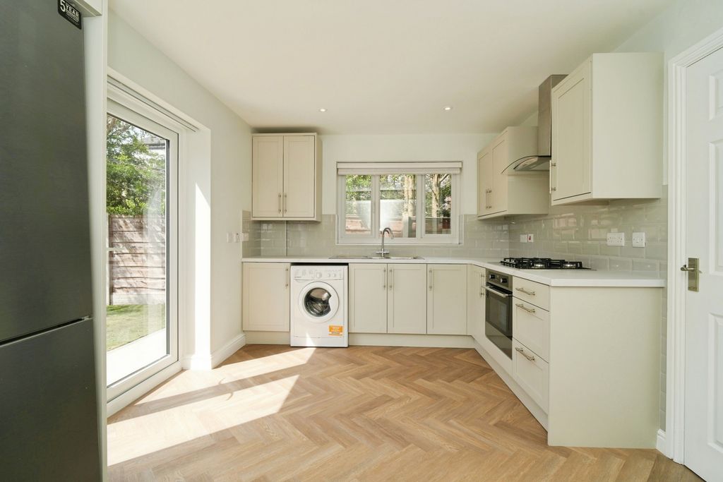 Property photo 3 of 17 Kitchen
