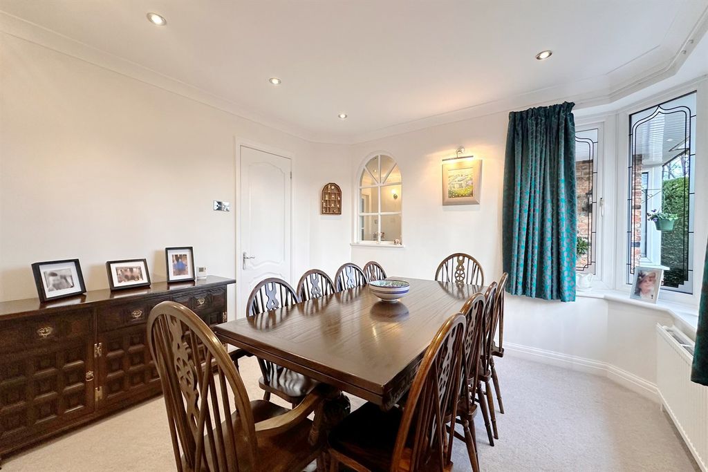 Property photo 3 of 31 Dining Room