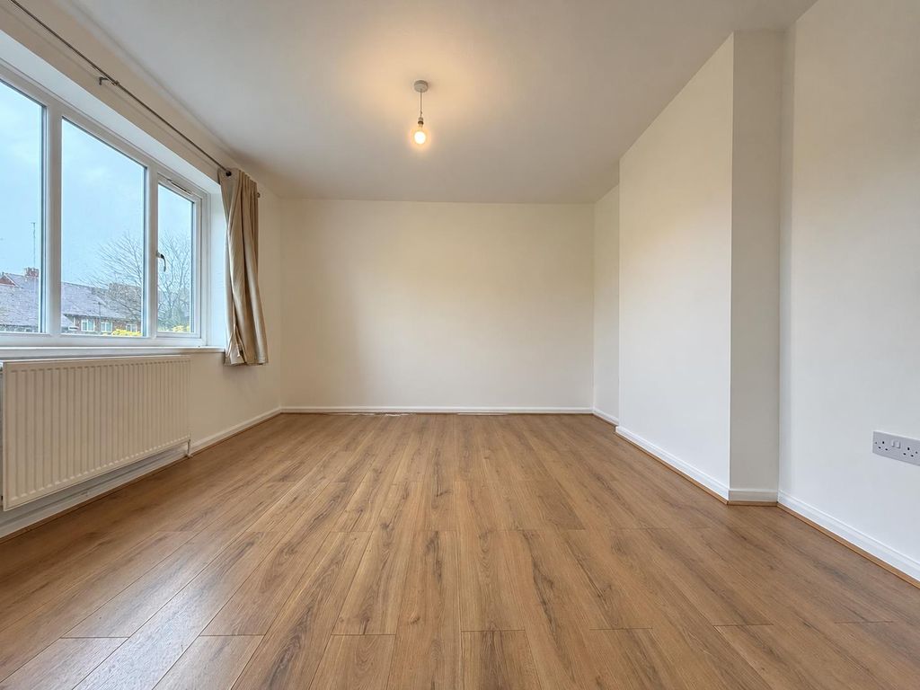 Property photo 2 of 13 Image