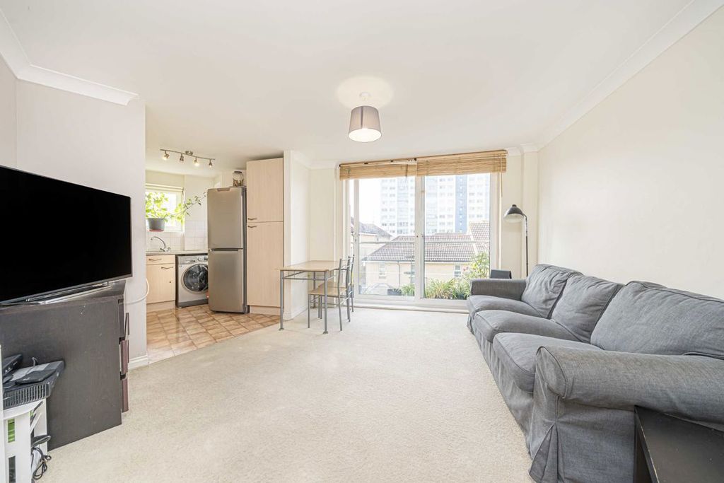 Property photo 2 of 6