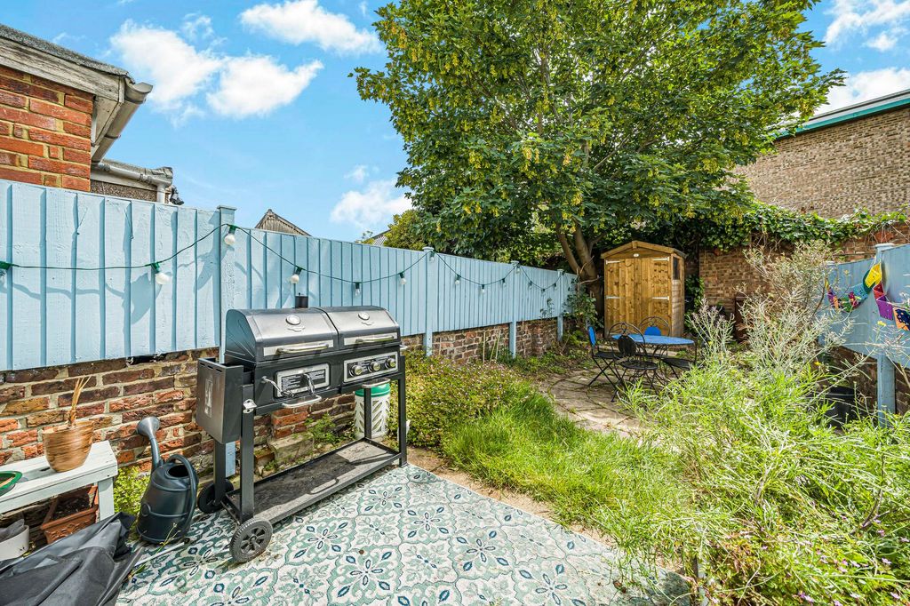 Property photo 3 of 11