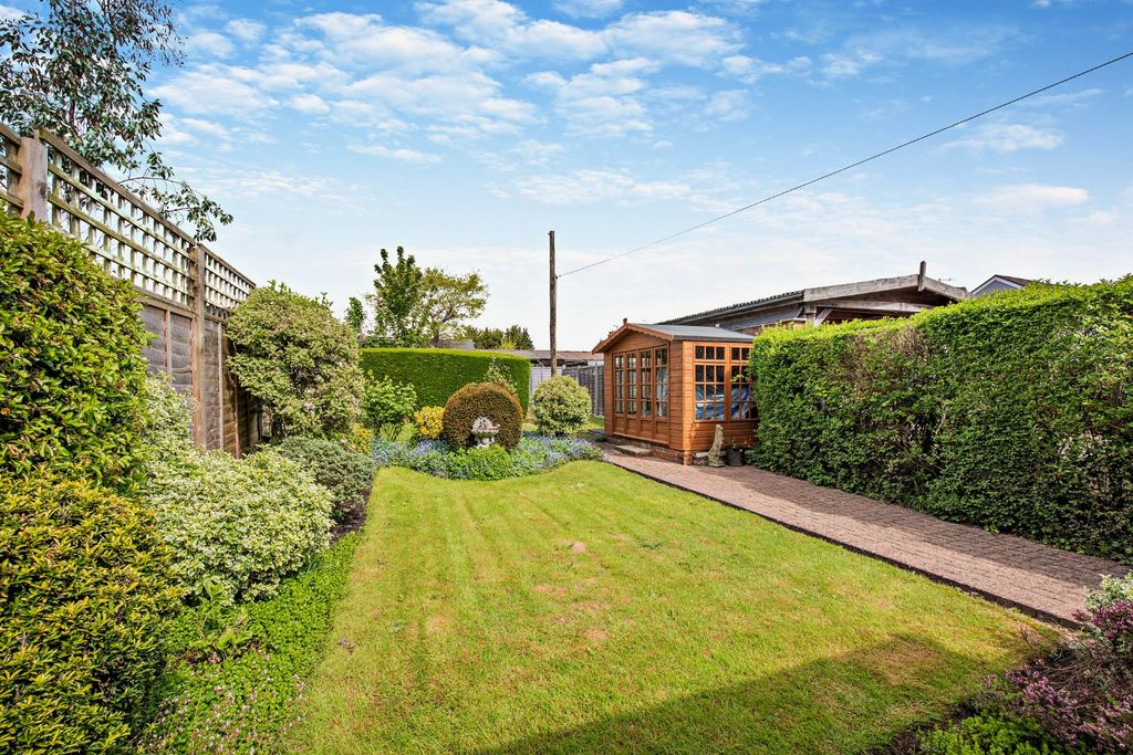 Property photo 2 of 16 Garden