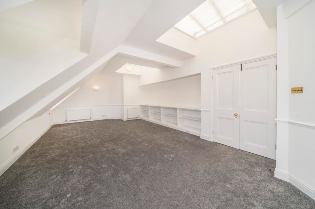 Property photo 1 of 6 Living Room