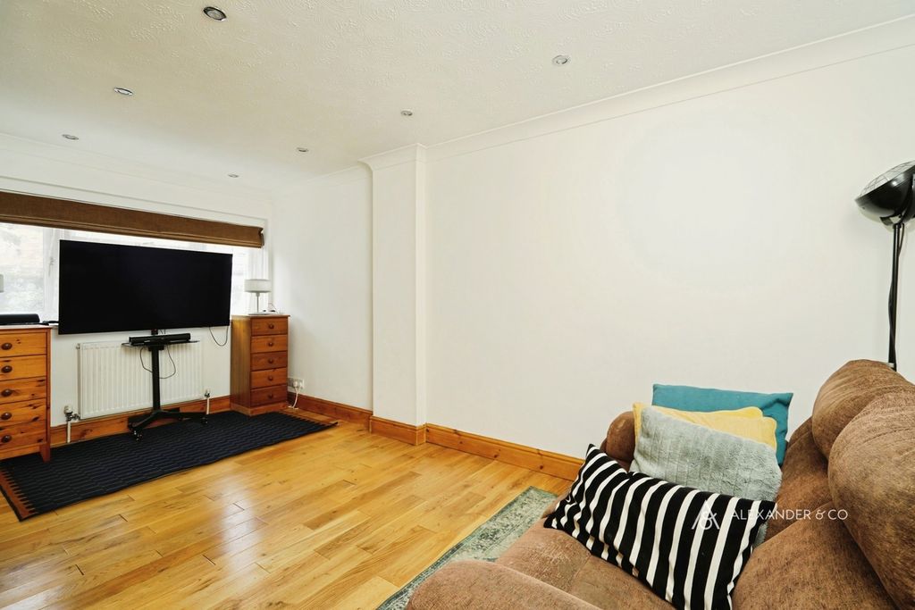 Property photo 3 of 14 Pbox-Img.Jpg