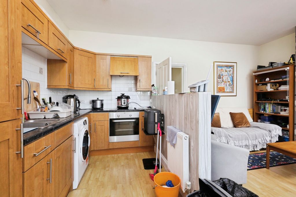 Property photo 1 of 10 Kitchen