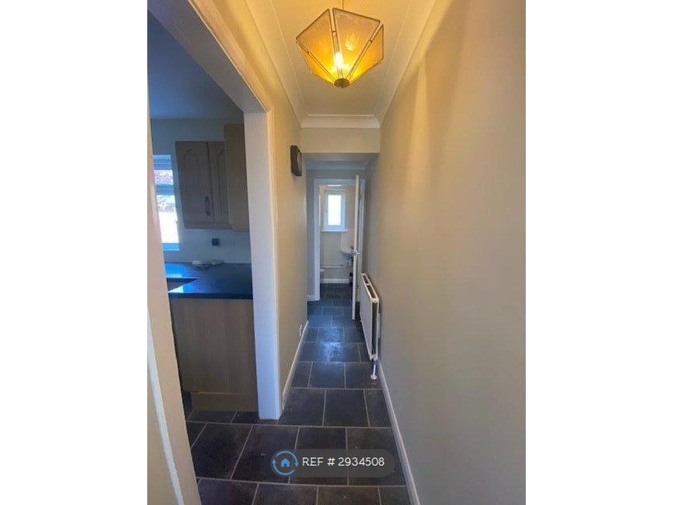 Property photo 3 of 14 Hallway