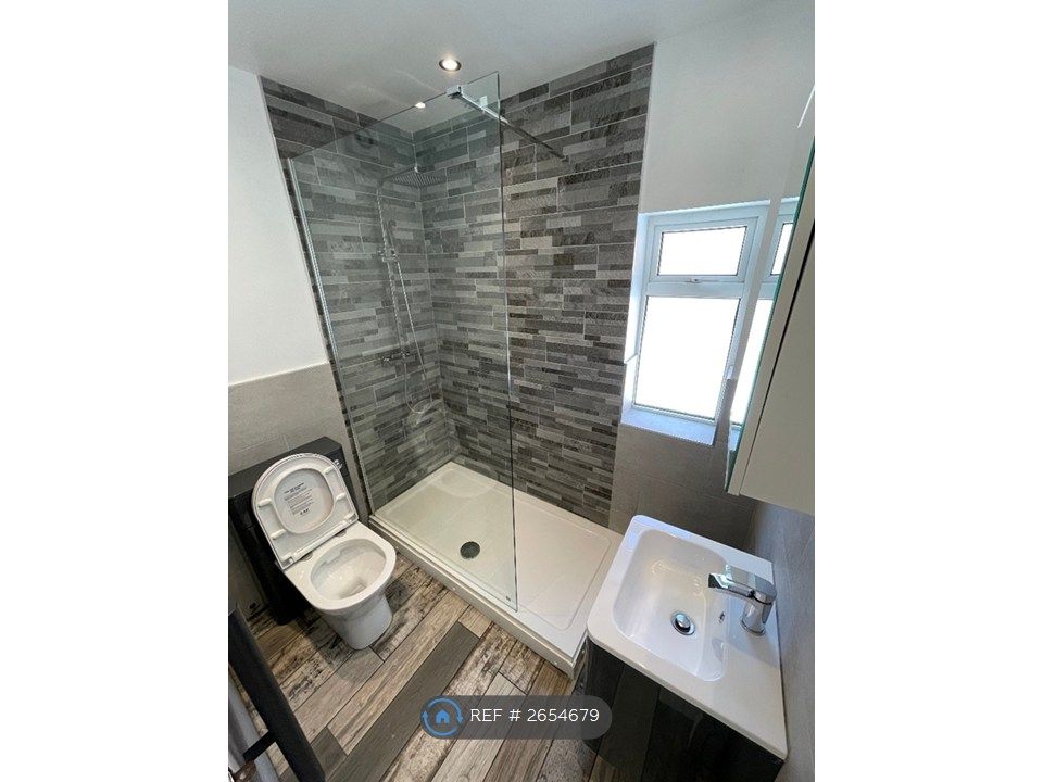 Property photo 2 of 6 Bathroom