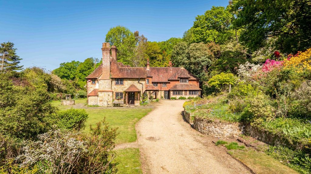 Property photo 3 of 32 House. Partnership