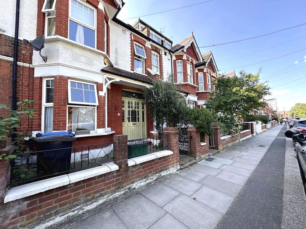 Property photo 1 of 17 Picture No. 14