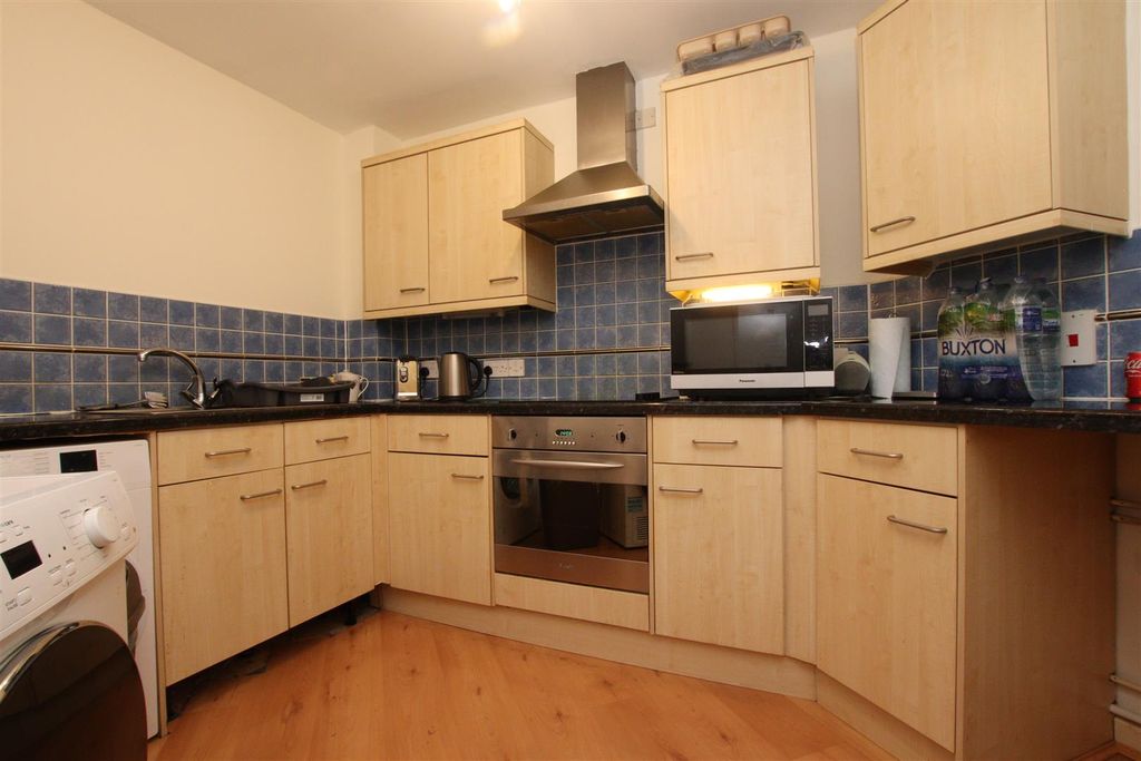 Property photo 3 of 7 Kitchen.Jpg