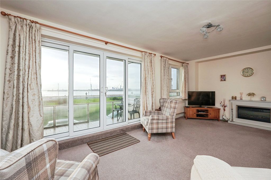 Property photo 2 of 21 Picture No. 12